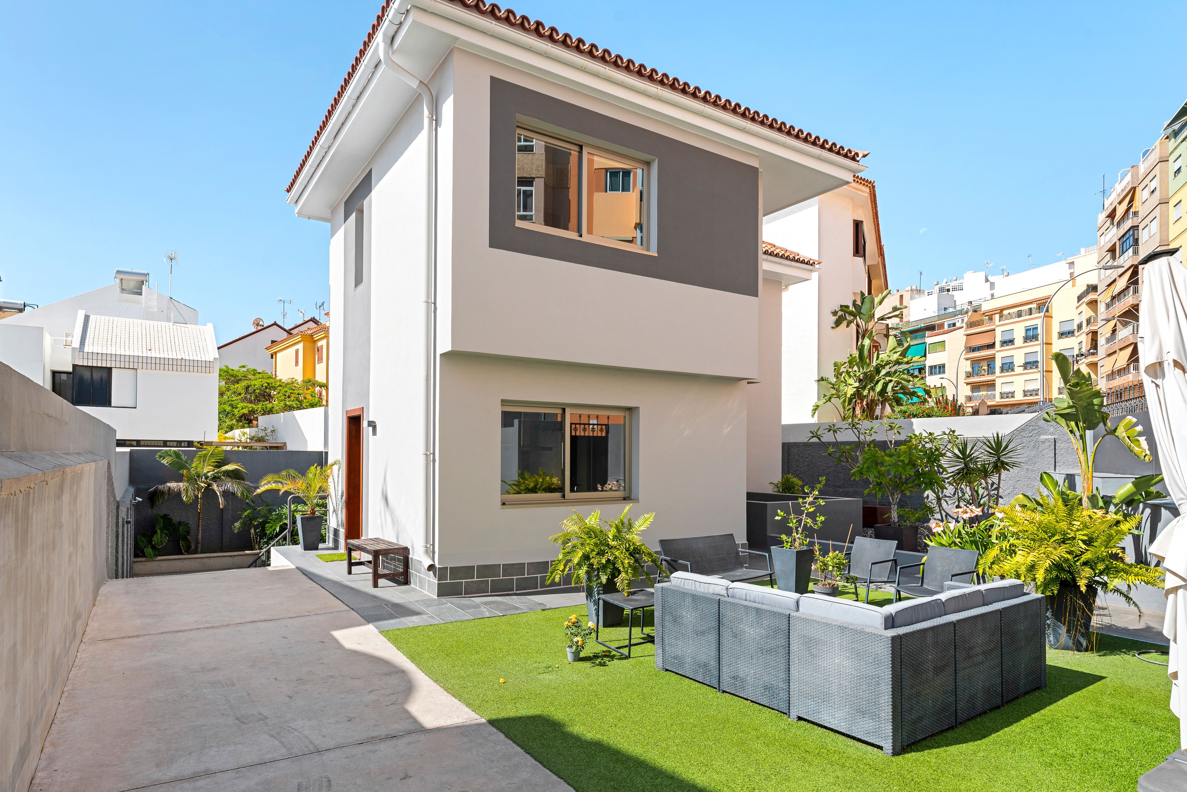 Exterior view of House or chalet for sale in  Santa Cruz de Tenerife Capital  with Air Conditioner, Private garden and Parquet flooring