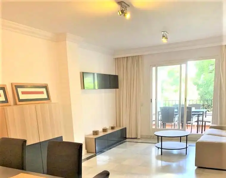 Vista exterior de Apartament de lloguer en Marbella amb Aire condicionat, Terrassa i Moblat