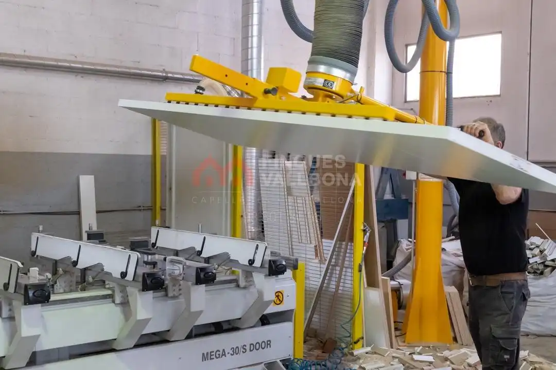 Außenansicht von Fabrikhallen zum Verkauf in Igualada