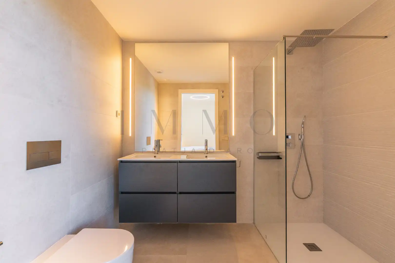 Badezimmer von Wohnung zum Verkauf in Castell d'Aro, Platja d'Aro i s'Agaró mit Heizung, Möbliert und Balkon