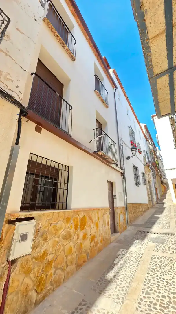 Vista exterior de Casa adosada en venda en Jaén amb Calefacció i Traster