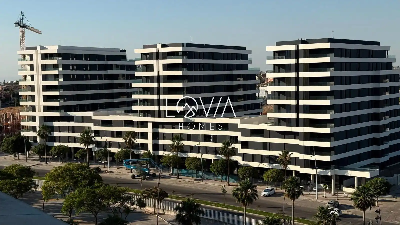 Exterior view of Flat for sale in Dos Hermanas  with Air Conditioner, Terrace and Storage room