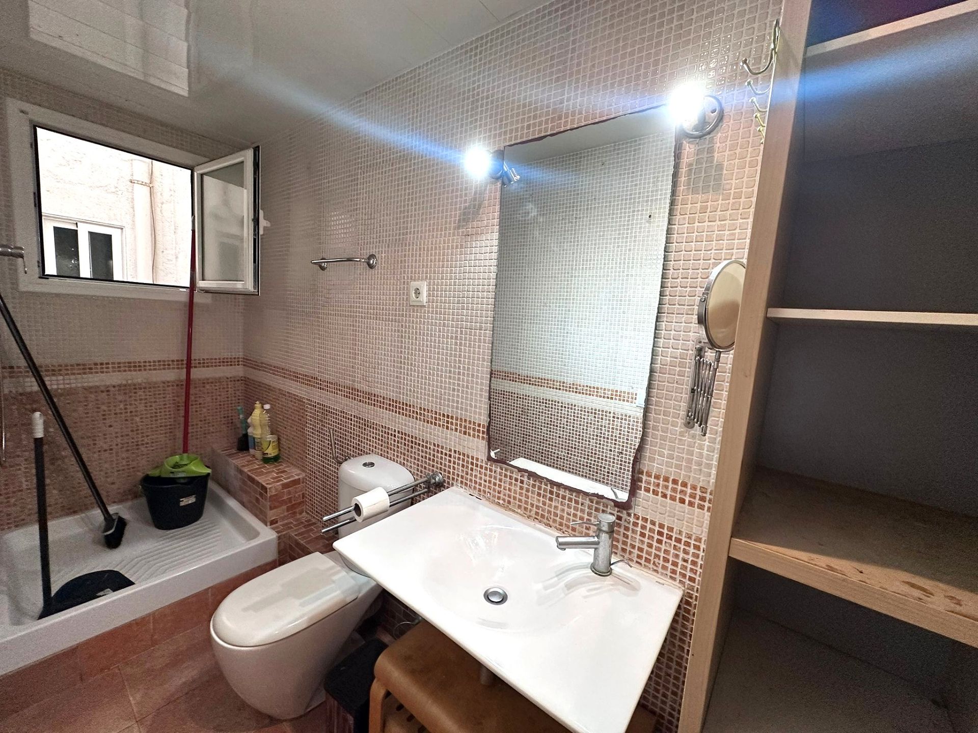 Bathroom of Study for sale in Santa Coloma de Gramenet  with Furnished, Washing machine and Microwave
