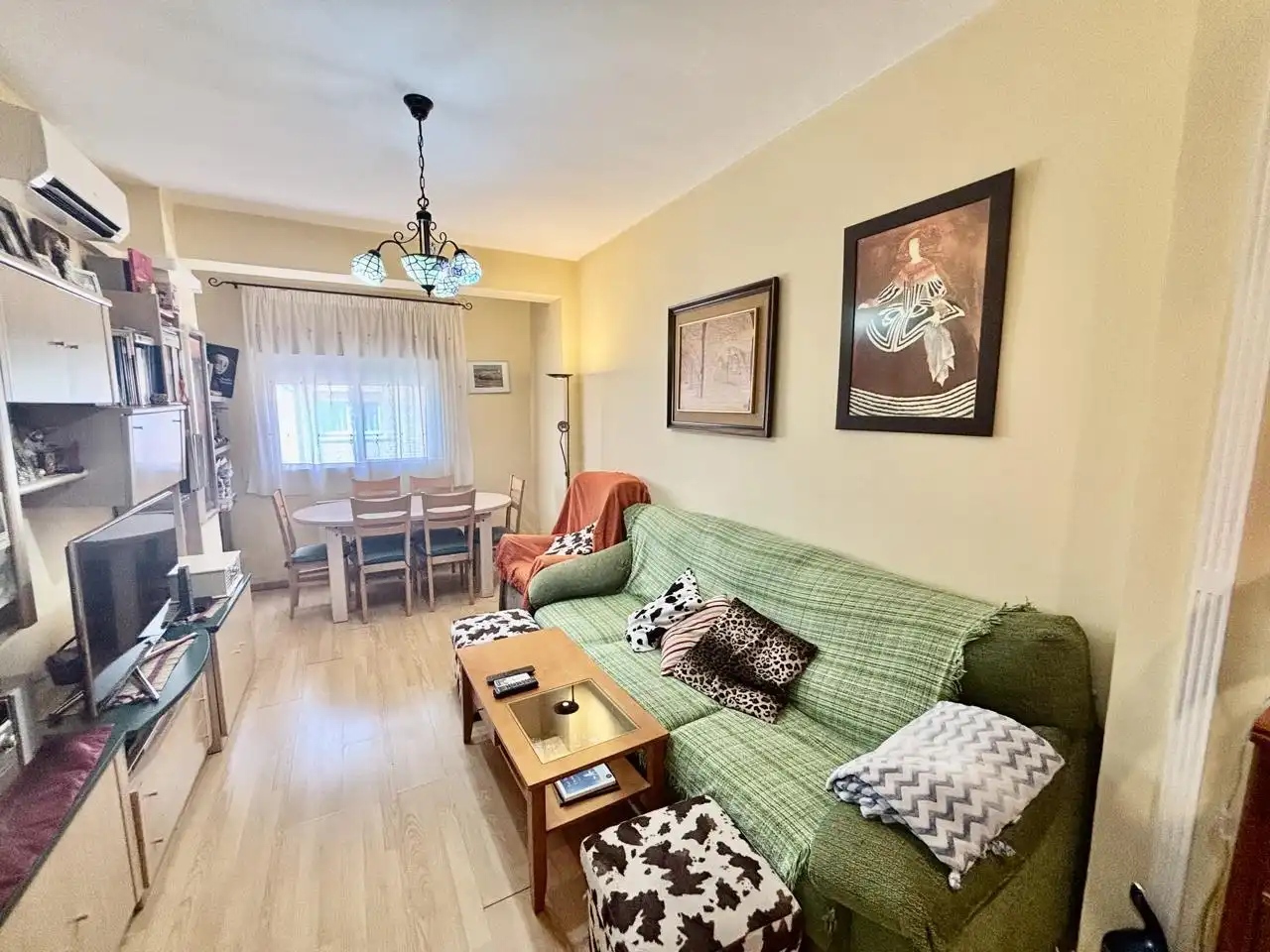 Living room of Flat for sale in Zaragoza  with Air Conditioner, Heating and Balcony