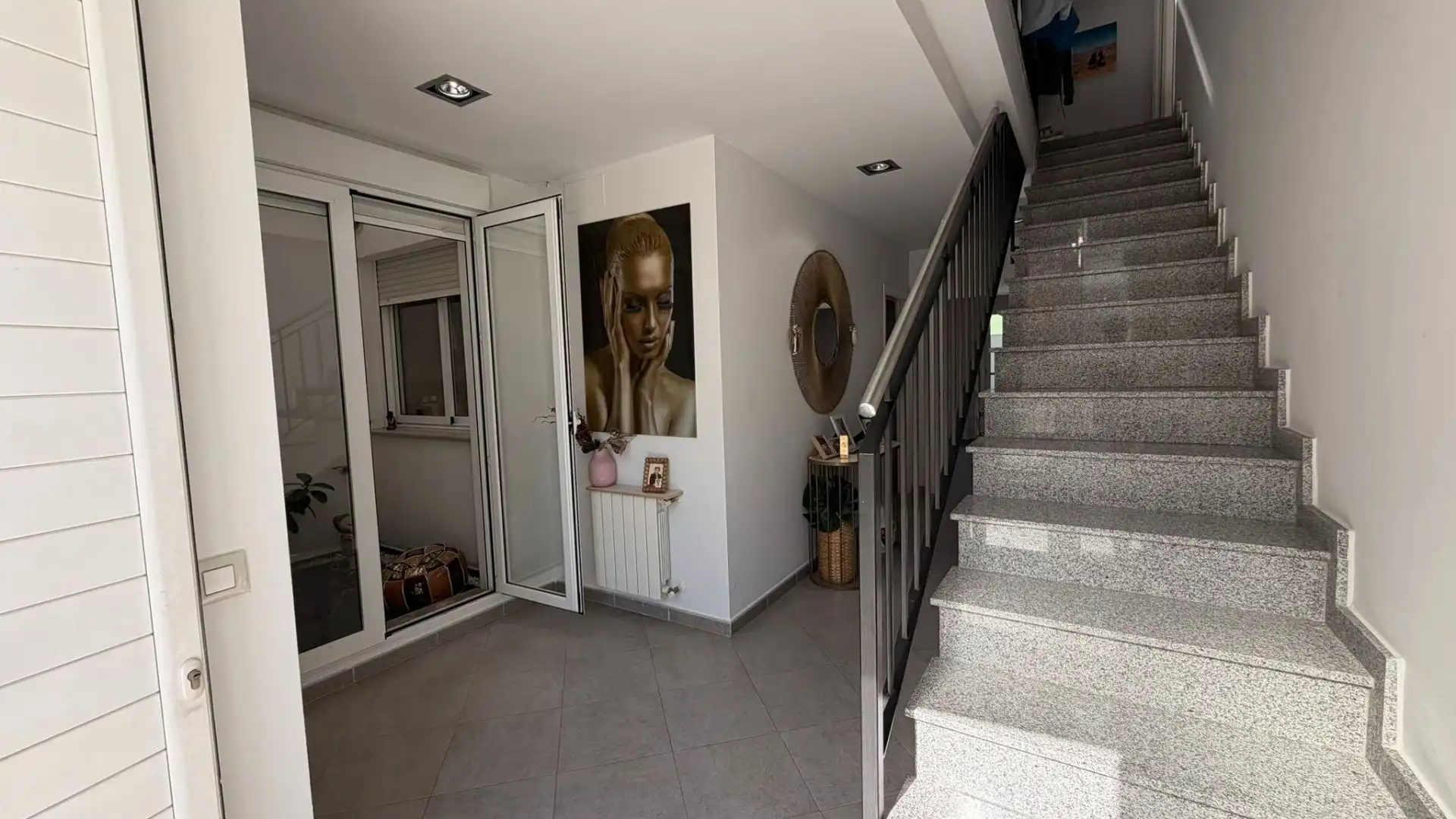Einfamilien-Reihenhaus zum Verkauf in Villanueva de Castellón mit Klimaanlage und Abstellraum