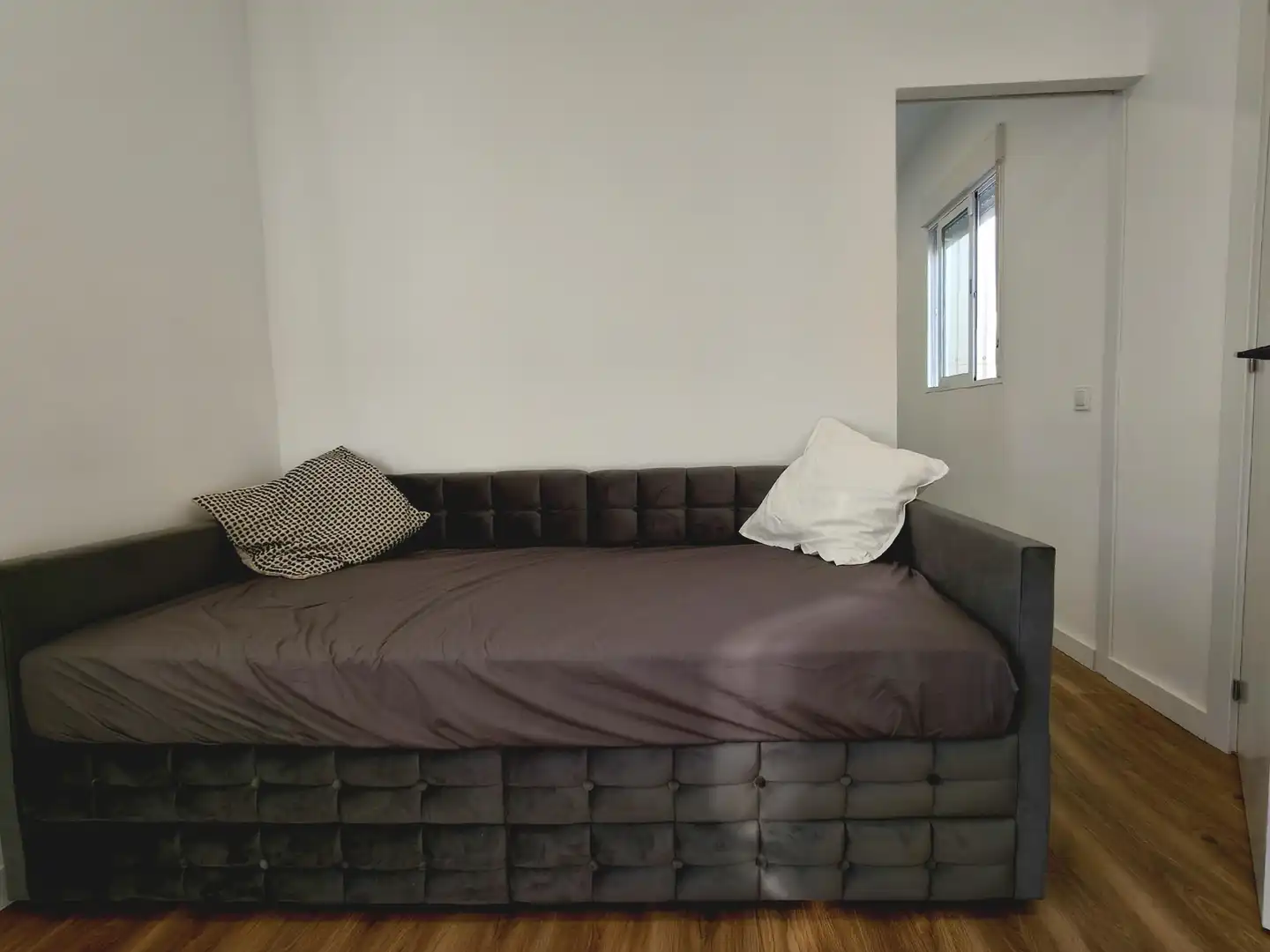 Habitación de Ático en venta en L'Hospitalet de Llobregat con Parquet, Terraza y Trastero