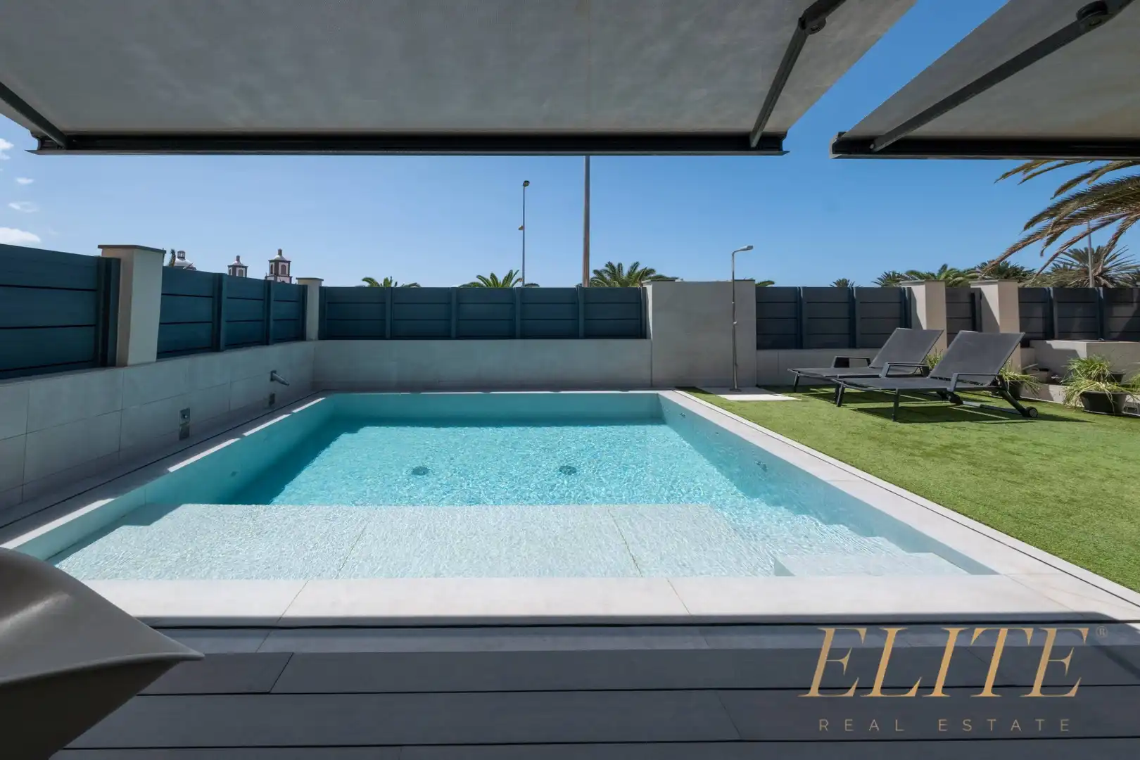 Piscina de Casa adosada en venda en San Bartolomé de Tirajana amb Aire condicionat, Jardí privat i Terrassa