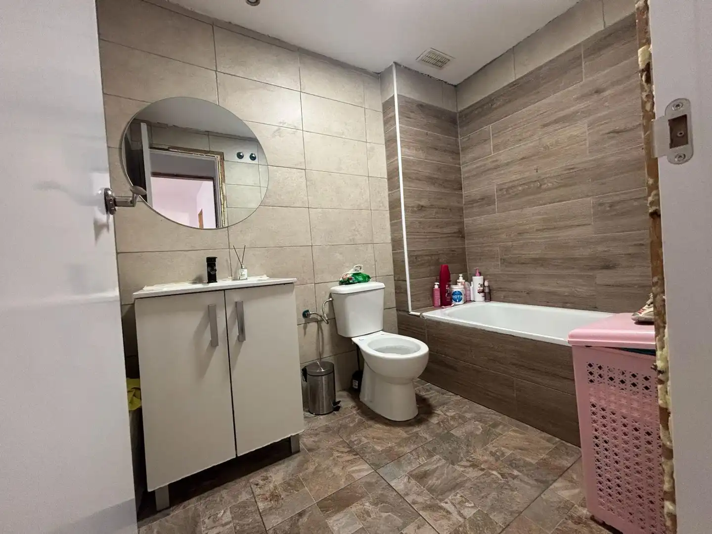 Bathroom of Ground floor for sale in Alhaurín de la Torre  with Air Conditioner and Furnished