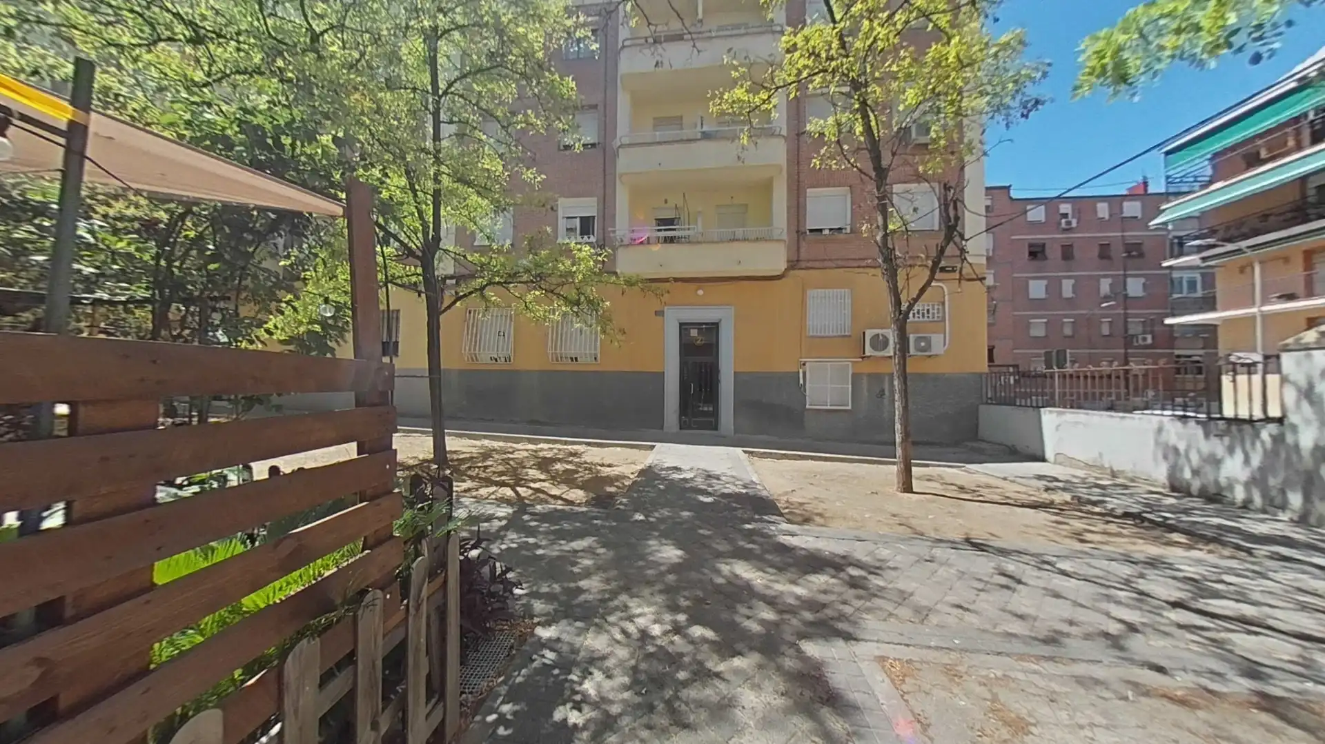 Vista exterior de Piso en venta en Madrid con Balcón