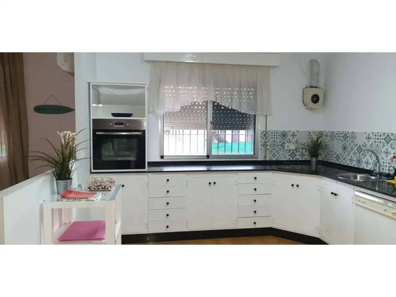 Cuina de Casa o xalet de lloguer en Chipiona amb Aire condicionat, Calefacció i Terrassa