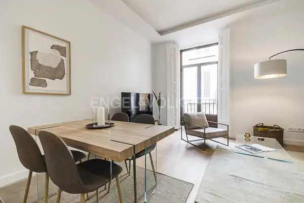 Living room of Flat for sale in Madrid  with Air Conditioner, Heating and Parquet flooring