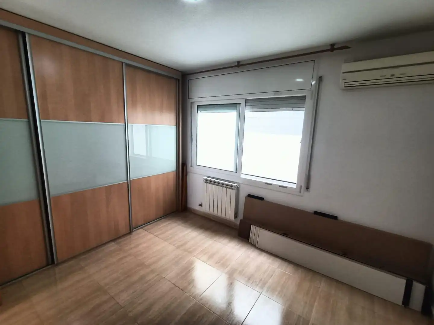 Schlafzimmer von Haus oder Chalet zum Verkauf in Badalona mit Klimaanlage, Heizung und Parkett