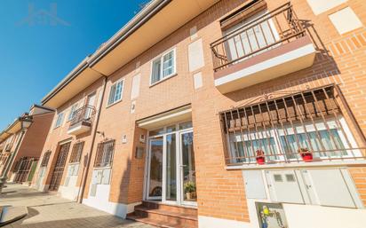 Vista exterior de Casa o xalet en venda en Navalcarnero amb Aire condicionat i Terrassa