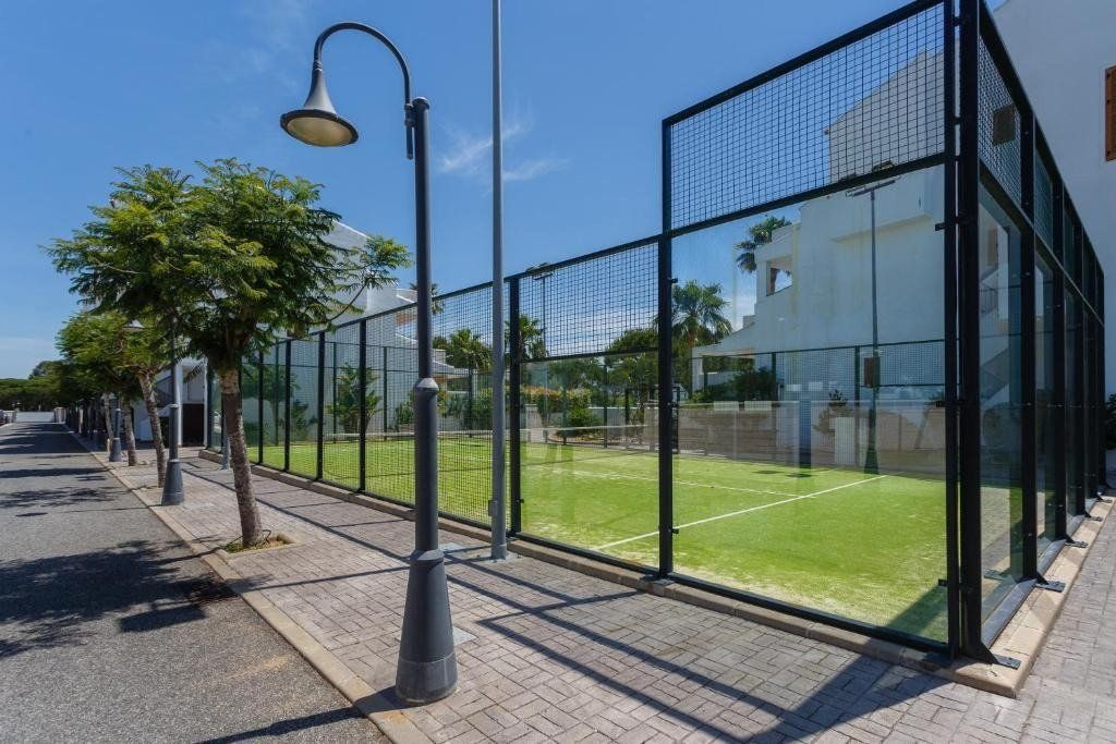 Vista exterior de Apartament en venda en Chiclana de la Frontera amb Jardí privat, Parquet i Terrassa