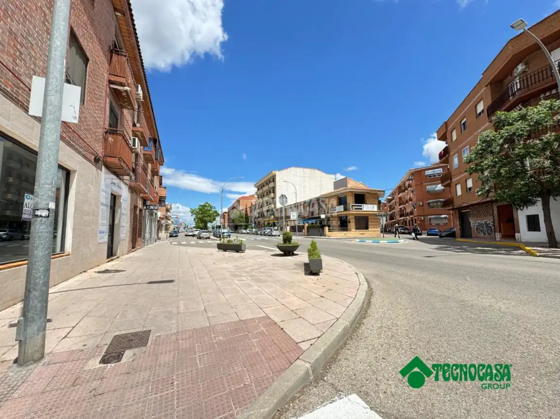 Vista exterior de Casa adosada en venta en Torrijos con Aire acondicionado, Calefacción y Jardín privado