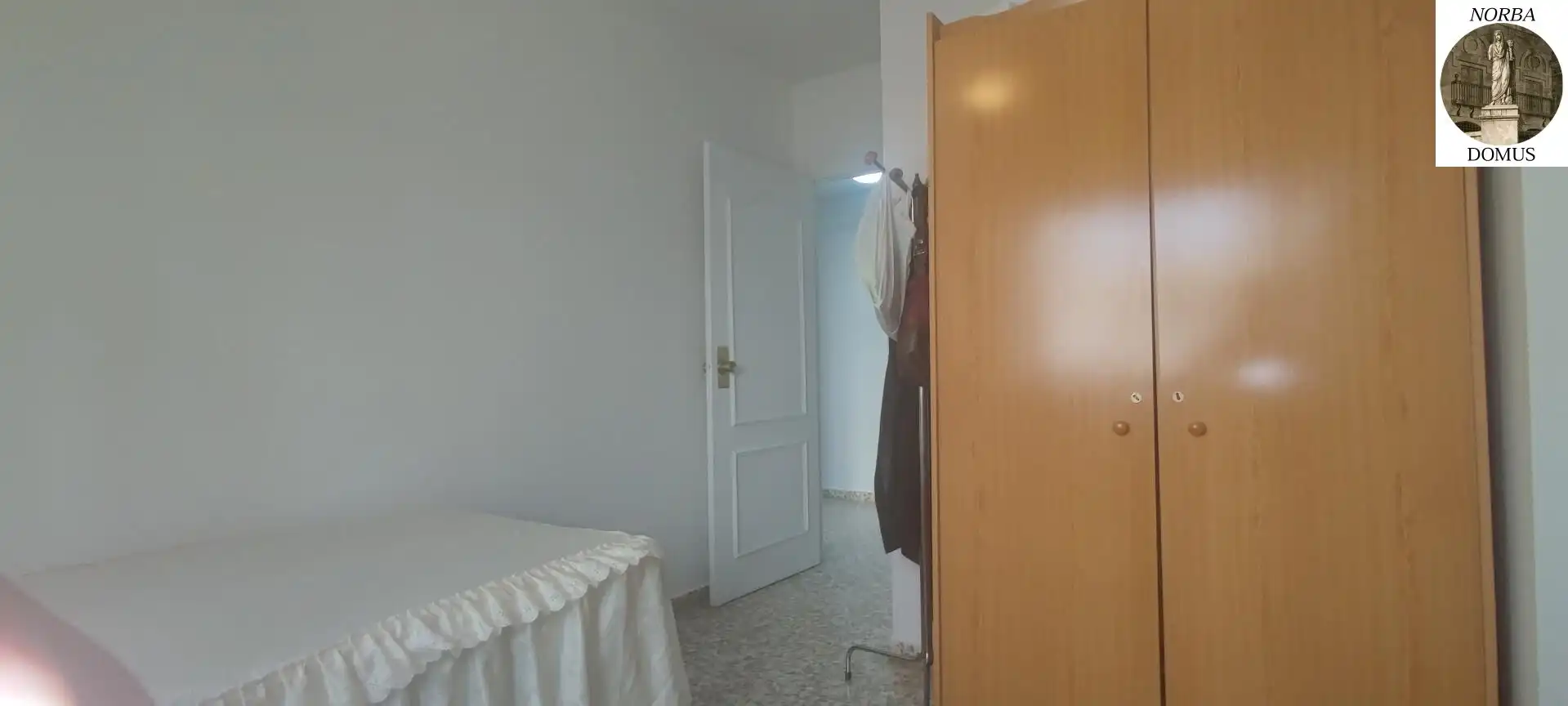 Habitación de Planta baja en venta en Cáceres con Jardín privado, Terraza y Amueblado