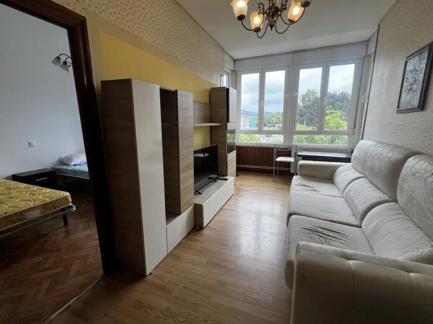 Sala de estar de Piso en venta en Torrelavega  con Calefacción, Jardín privado y Parquet