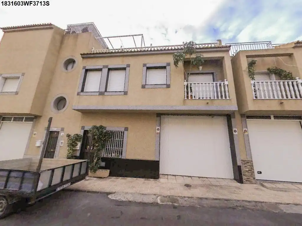 Vista exterior de Casa adosada en venta en Vícar