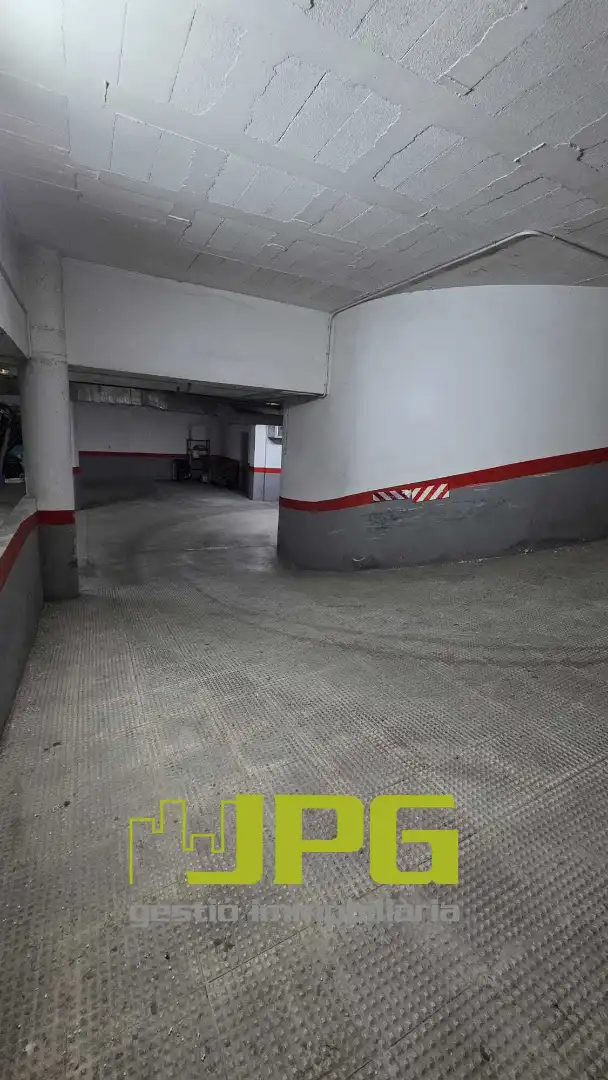 Parking of Garage for rent in Centro  