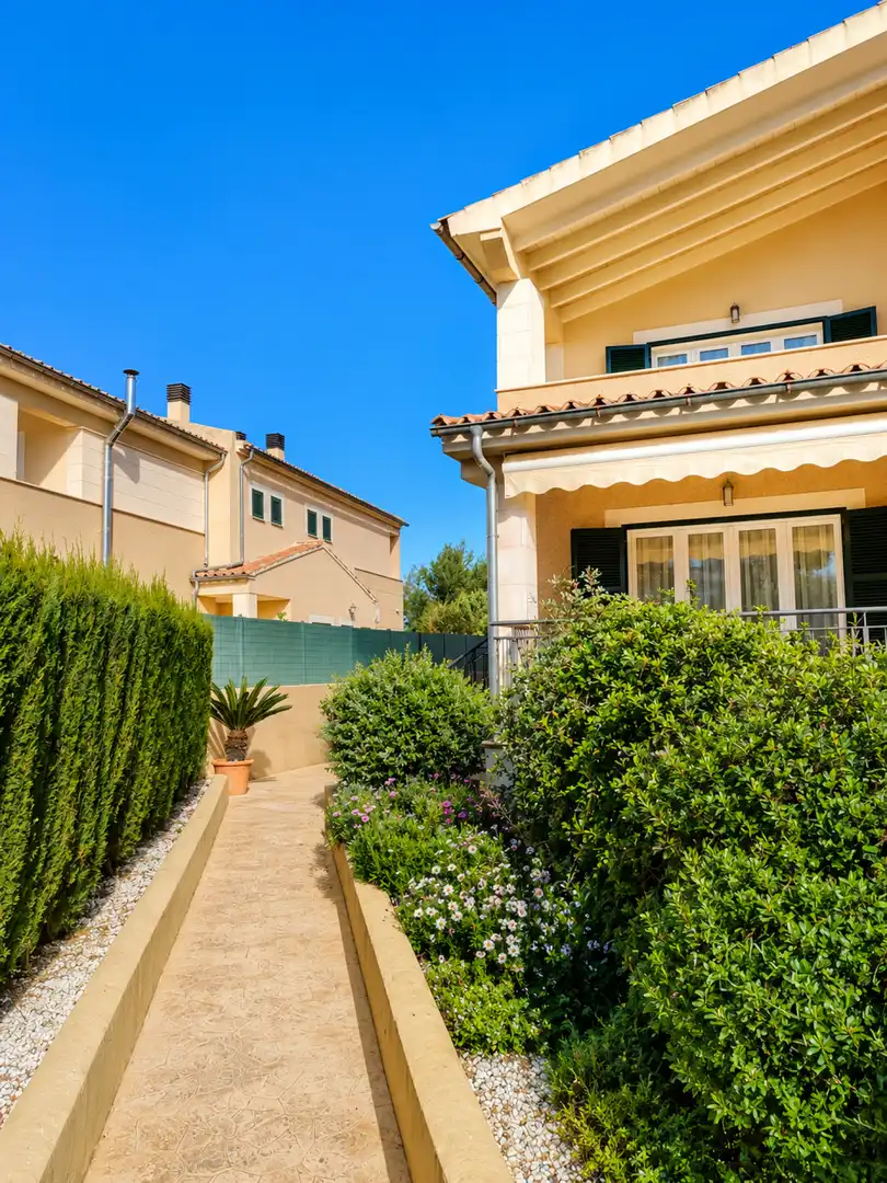 Vista exterior de Casa adosada en venta en Marratxí con Calefacción, Jardín privado y Terraza