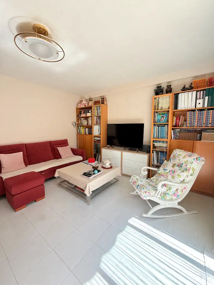 Sala de estar de Casa adosada en venta en San Sebastián de los Reyes con Aire acondicionado, Calefacción y Jardín privado