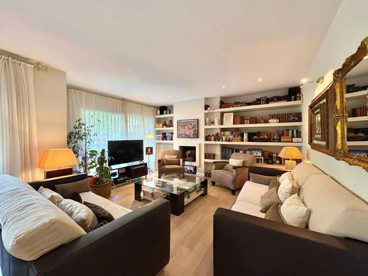 Wohnzimmer von Maisonette zum Verkauf in Sant Cugat del Vallès mit Klimaanlage, Heizung und Parkett