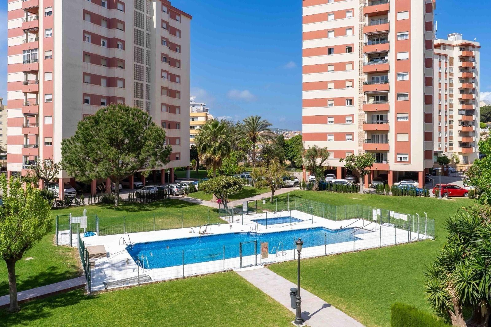 Piscina de Pis de lloguer en Fuengirola amb Terrassa i Piscina comunitària
