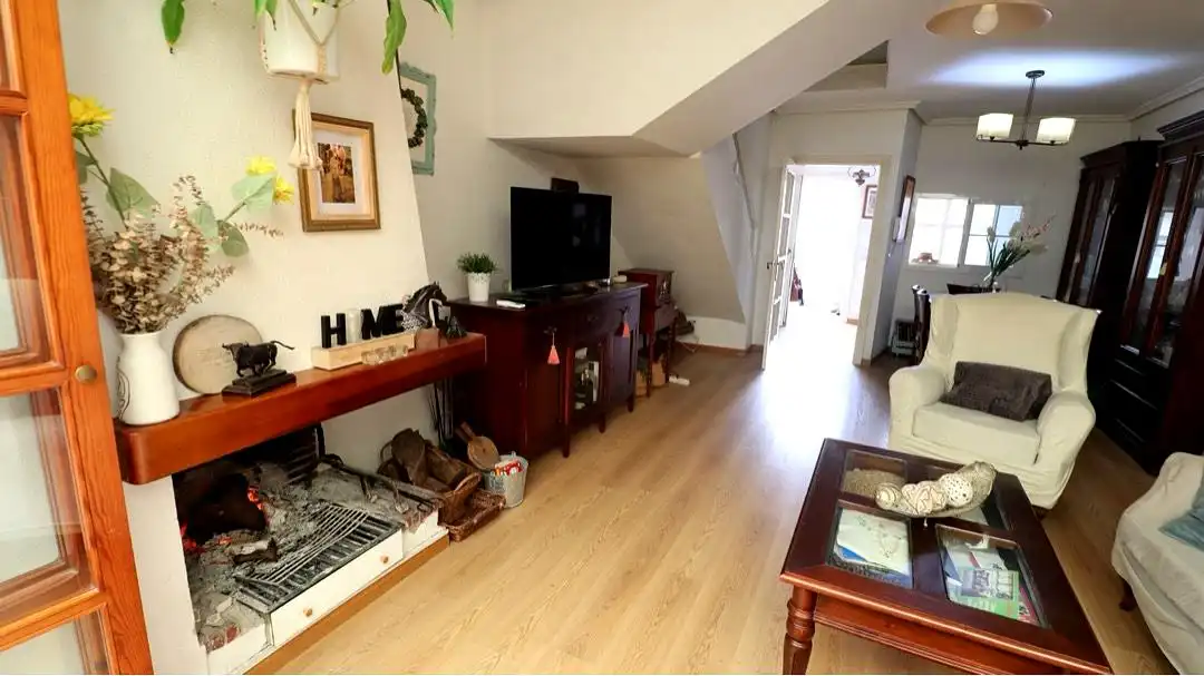 Sala de estar de Casa o chalet en venta en Badajoz con Aire acondicionado, Calefacción y Parquet