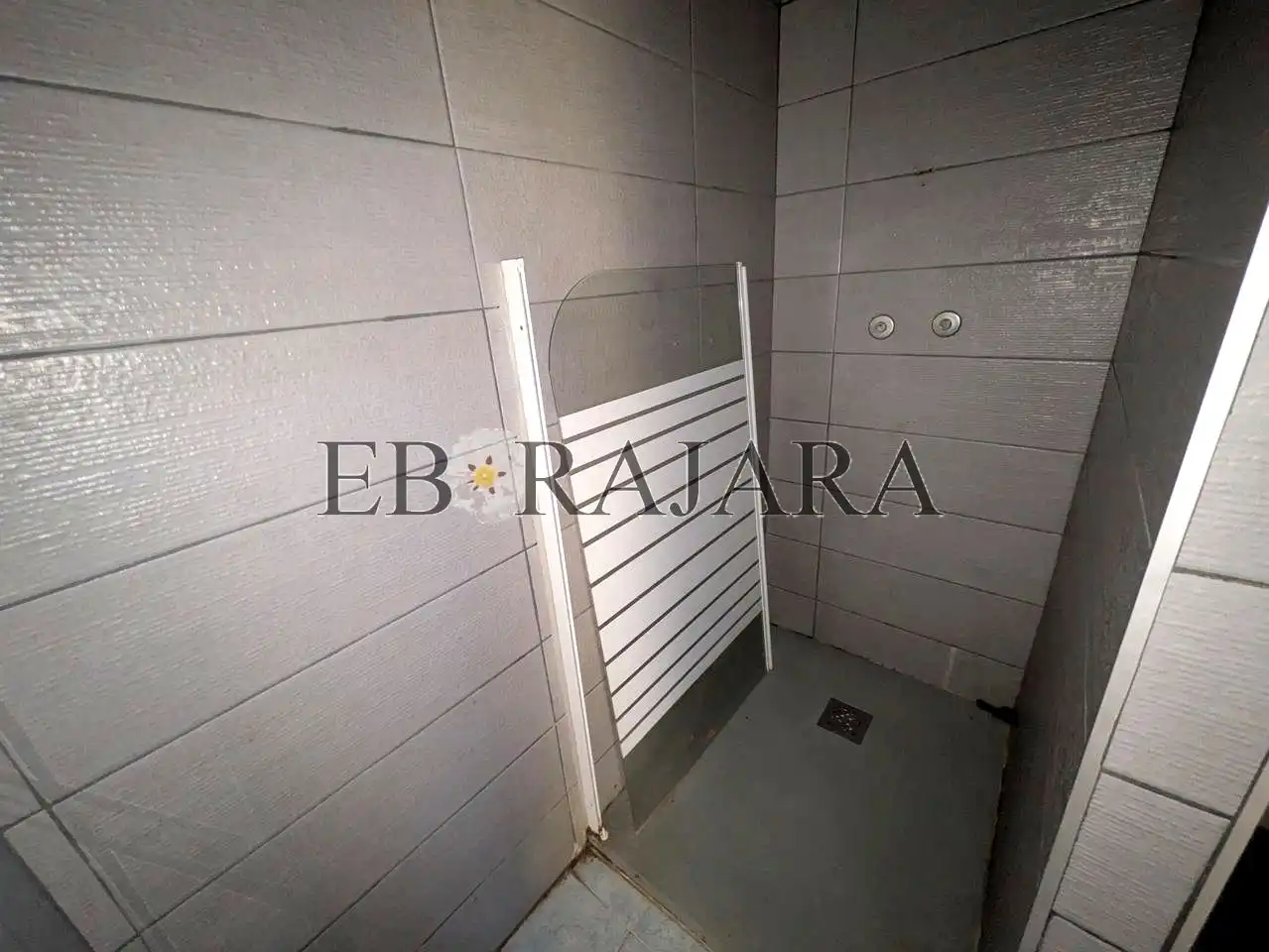 Bany de Casa adosada en venda en Talavera de la Reina amb Jardí privat, Parquet i Terrassa