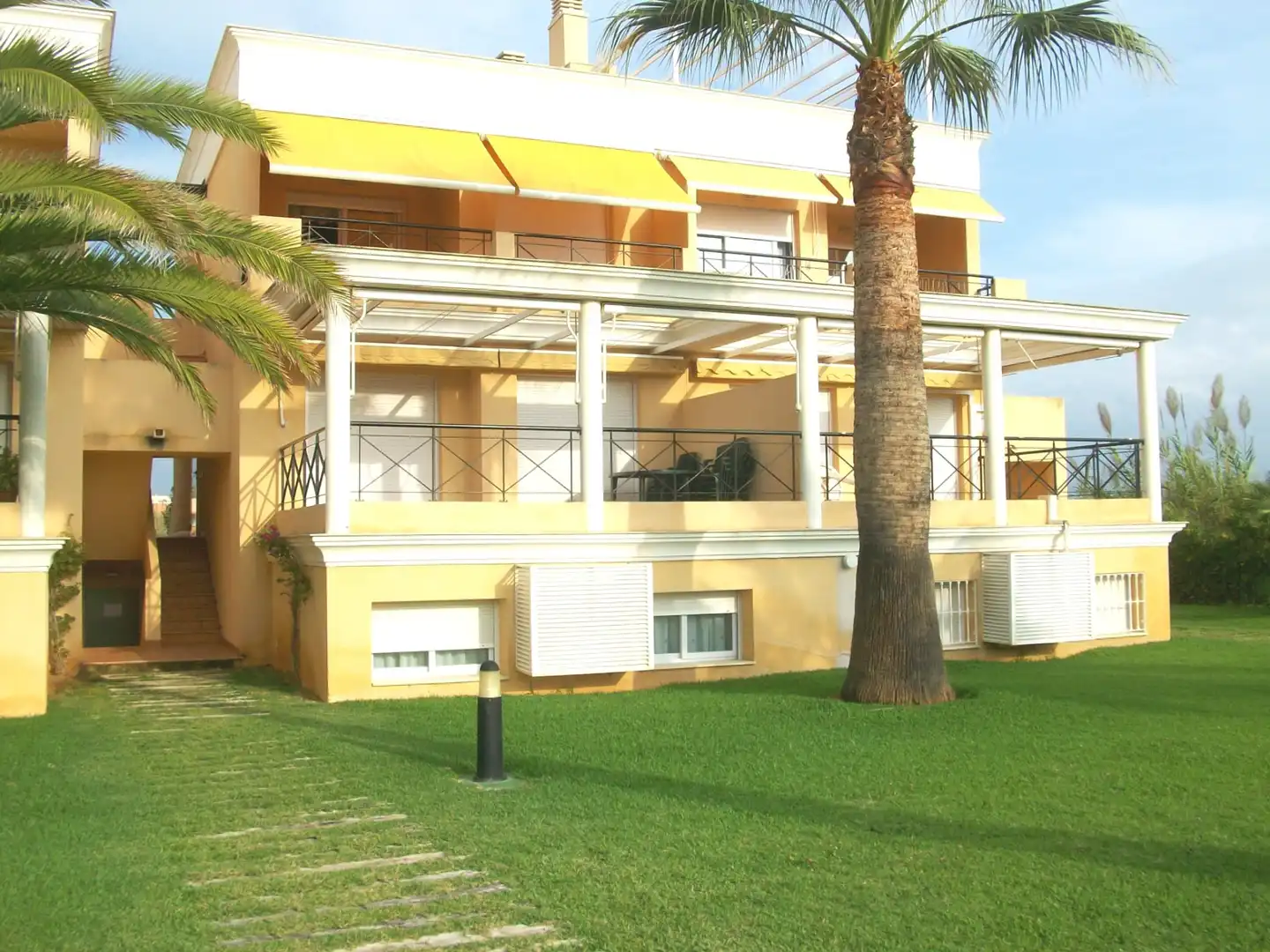 Vista exterior de Apartament de lloguer en Oliva amb Aire condicionat, Calefacció i Terrassa