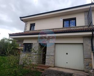 Exterior view of House or chalet for sale in Soto y Amío  with Private garden, Parquet flooring and Terrace