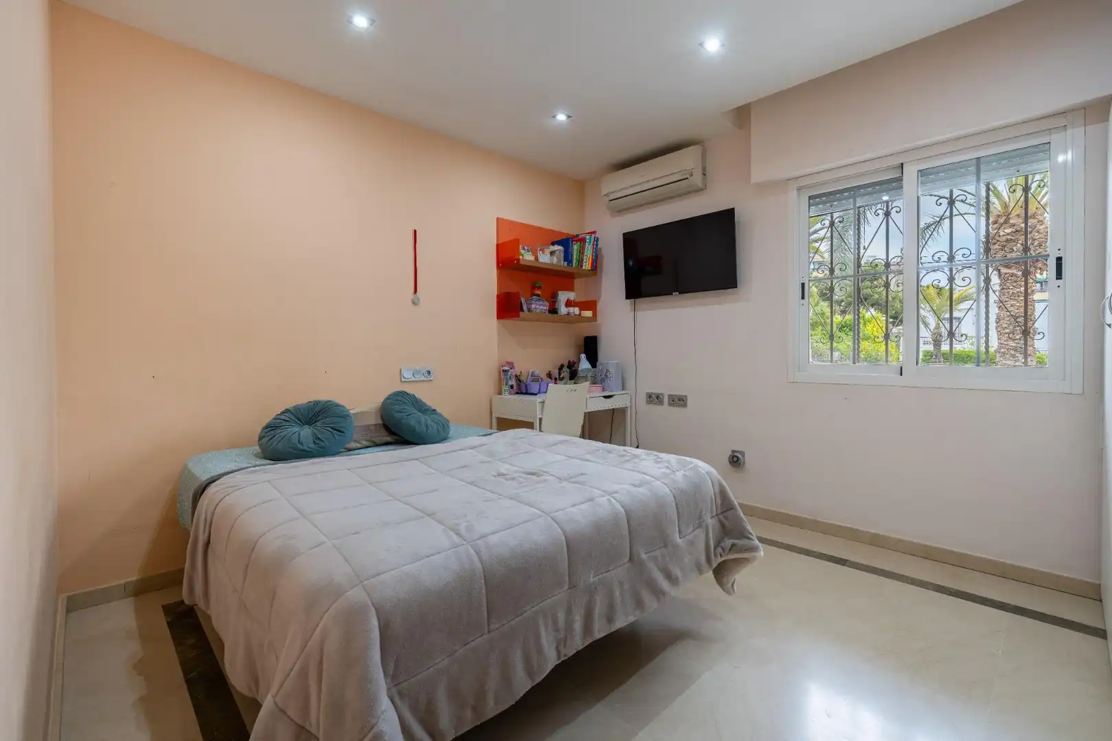 Habitación de Casa o chalet en venta en Roquetas de Mar con Aire acondicionado, Calefacción y Jardín privado