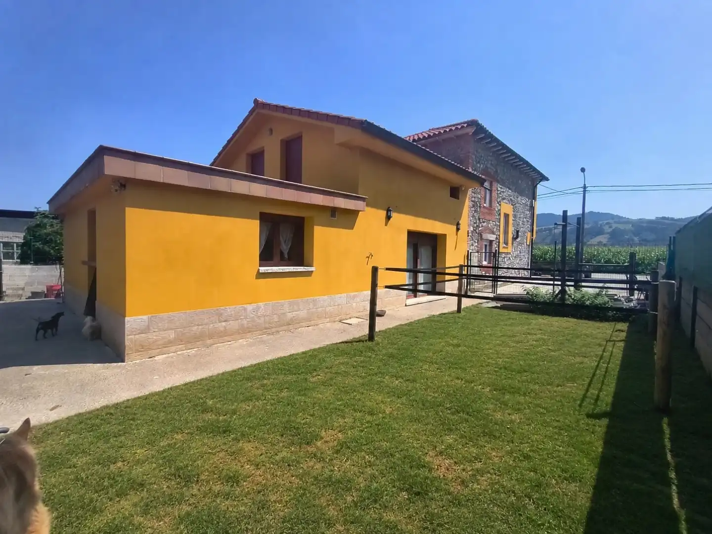 Vista exterior de Casa o chalet en venta en Santa María de Cayón con Terraza, Piscina y Balcón