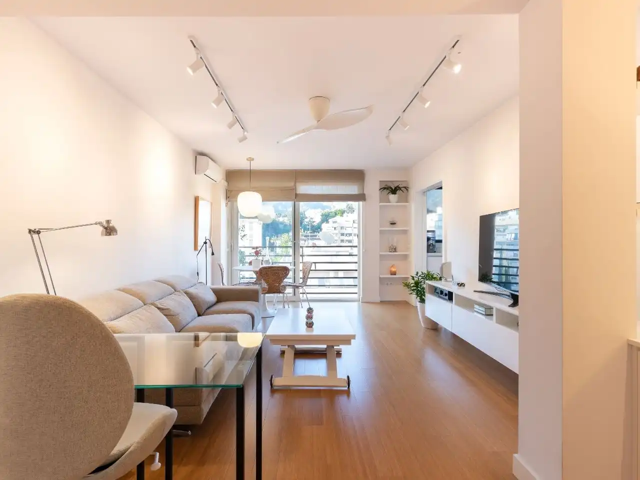 Sala d'estar de Pis en venda en Marbella amb Aire condicionat, Terrassa i Balcó