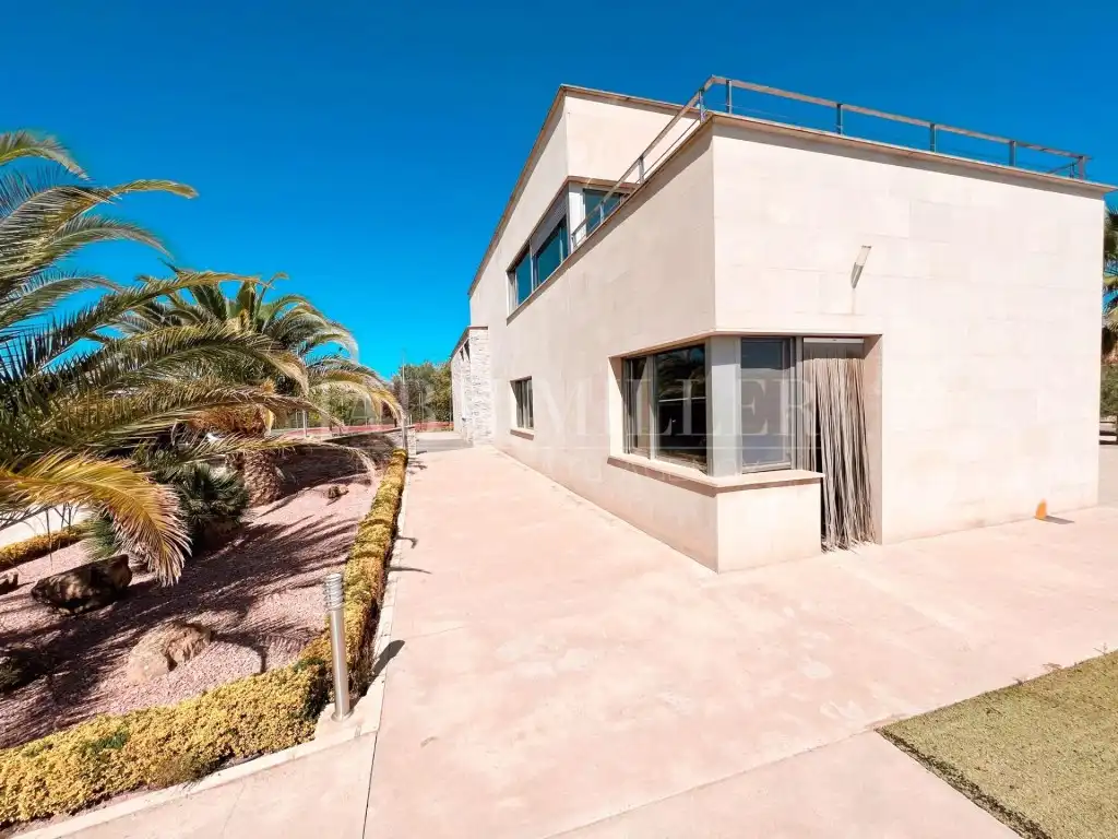 Vista exterior de Casa o xalet en venda en Yecla amb Aire condicionat, Calefacció i Jardí privat