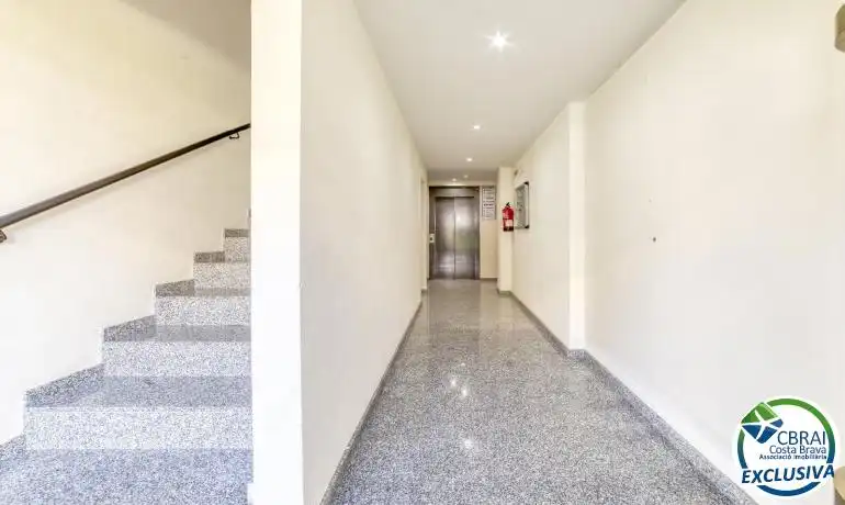 Planta baixa en venda en Roses amb Calefacció, Moblat i Piscina comunitària