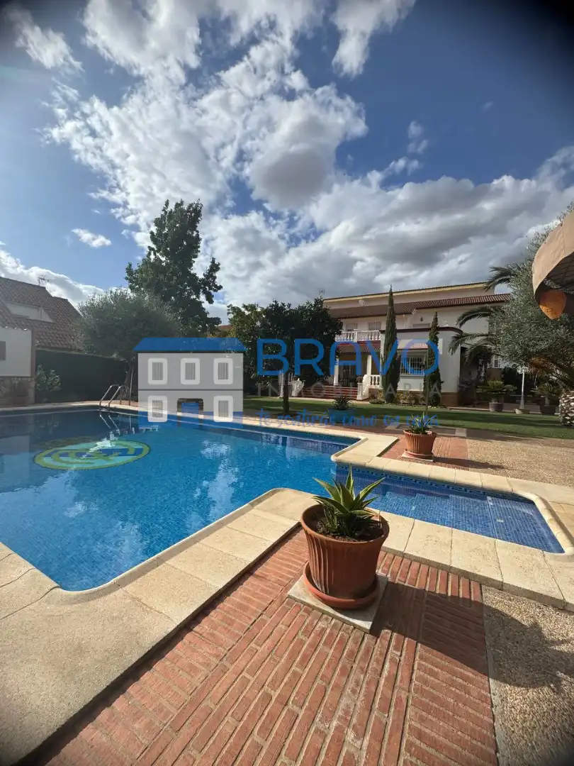 Detached house with terrace for sale in Don Benito