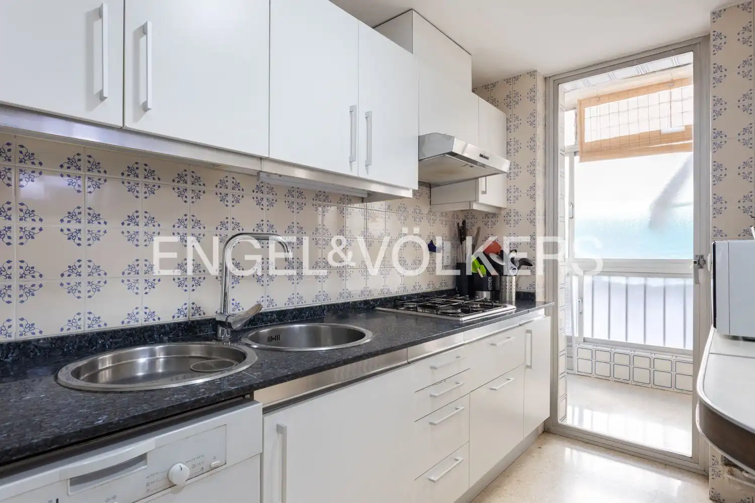 Kitchen of Flat for rent in Valencia  with Air Conditioner, Heating and Parquet flooring