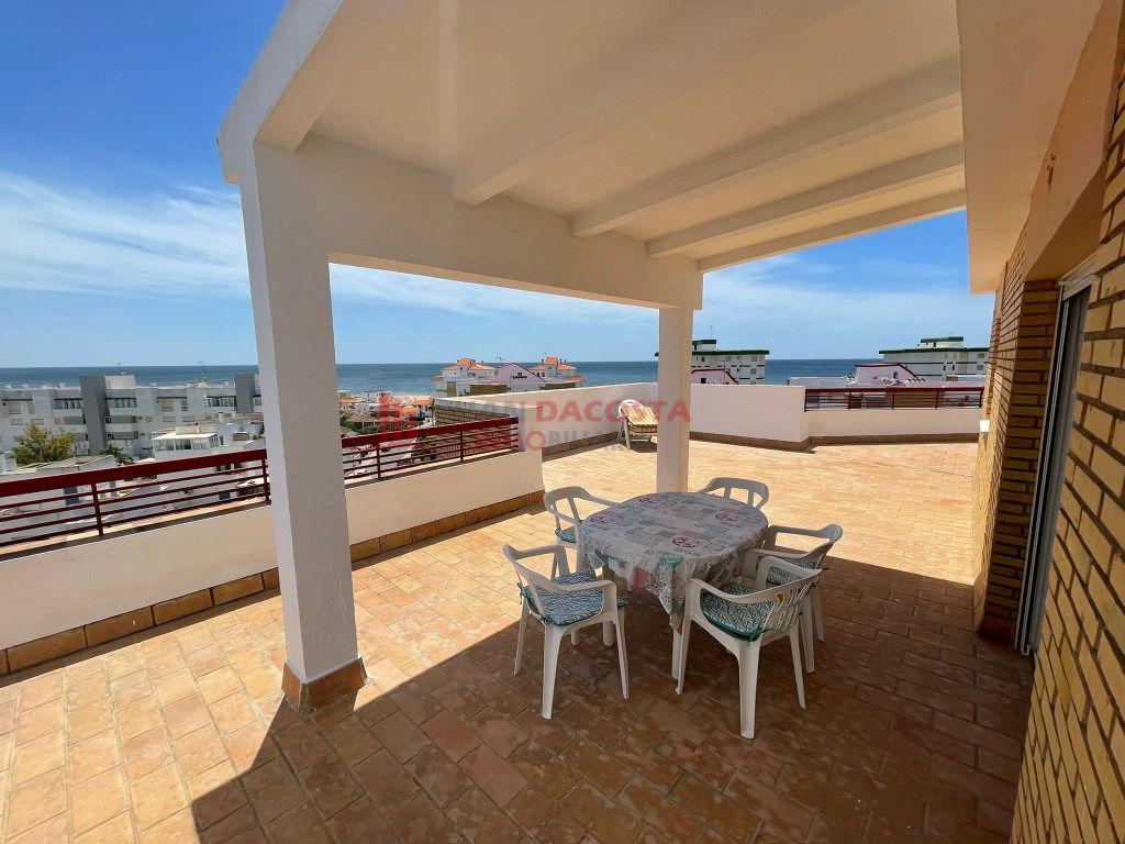 Attic to rent in La Antilla