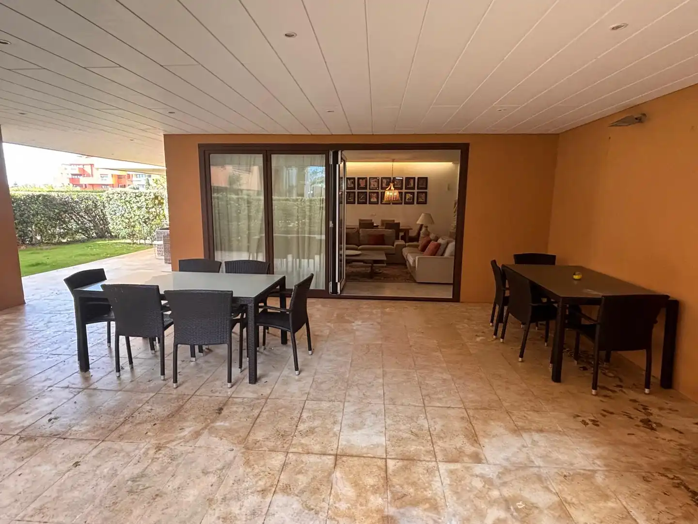 Terrasse von Wohnung zum Verkauf in Sotogrande mit Klimaanlage, Heizung und Privatgarten