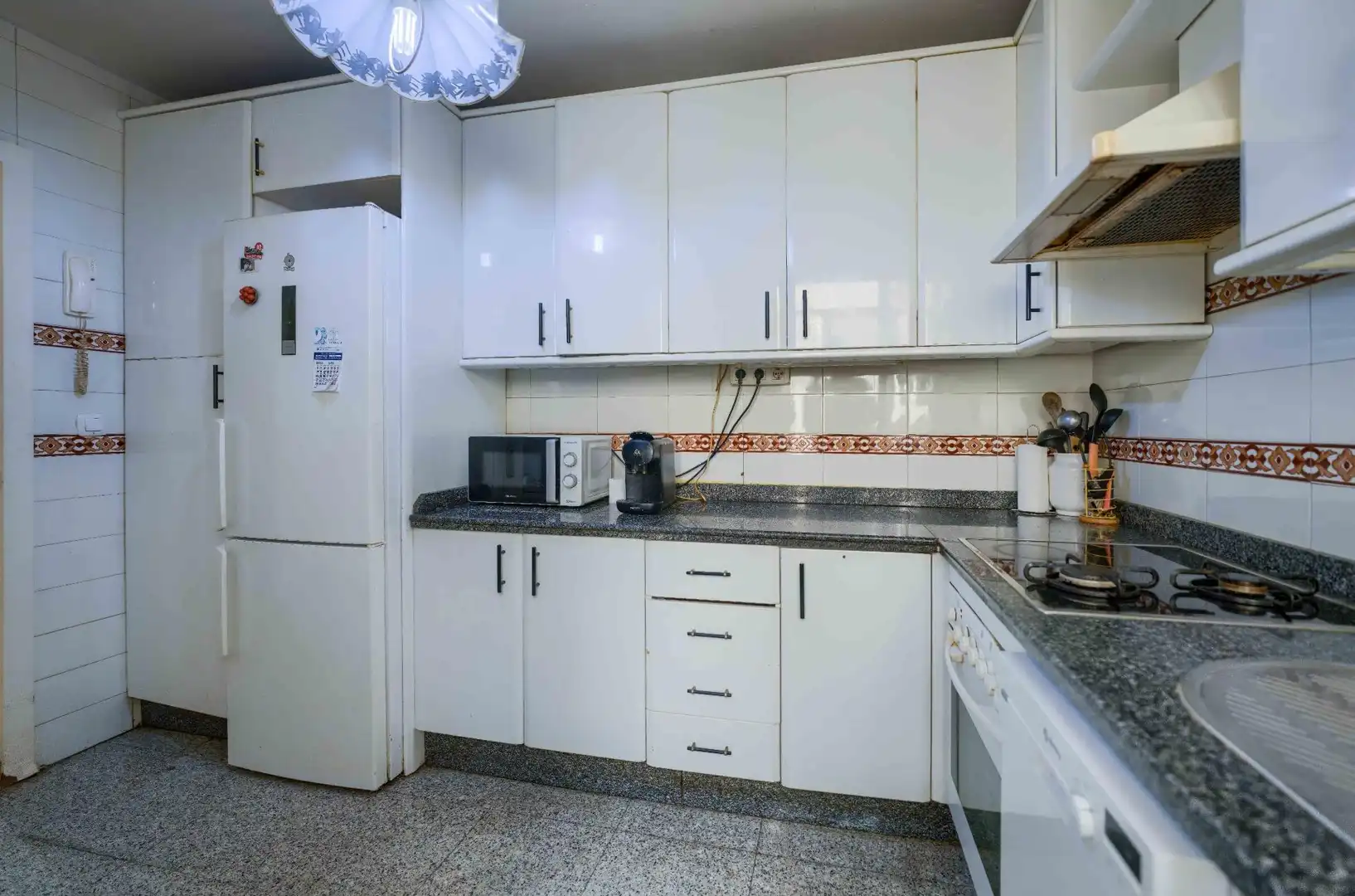 Küche von Wohnung zum Verkauf in Sevilla mit Klimaanlage, Heizung und Abstellraum