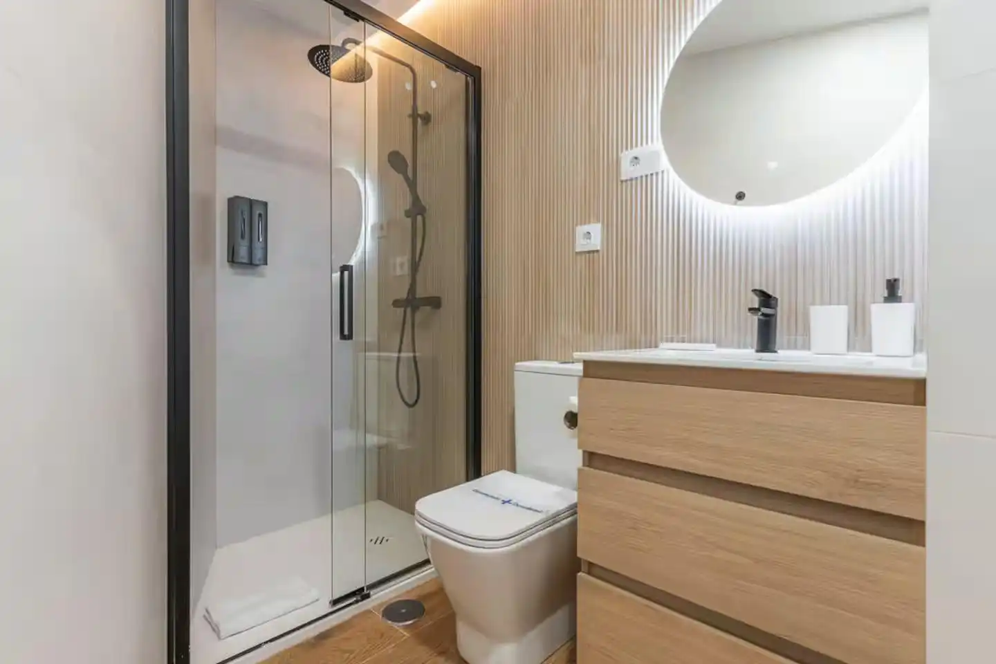 Badezimmer von Wohnung zum Verkauf in Madrid mit Klimaanlage, Heizung und Privatgarten