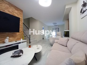 Terraced house with balcony for sale in Calle Pesadores