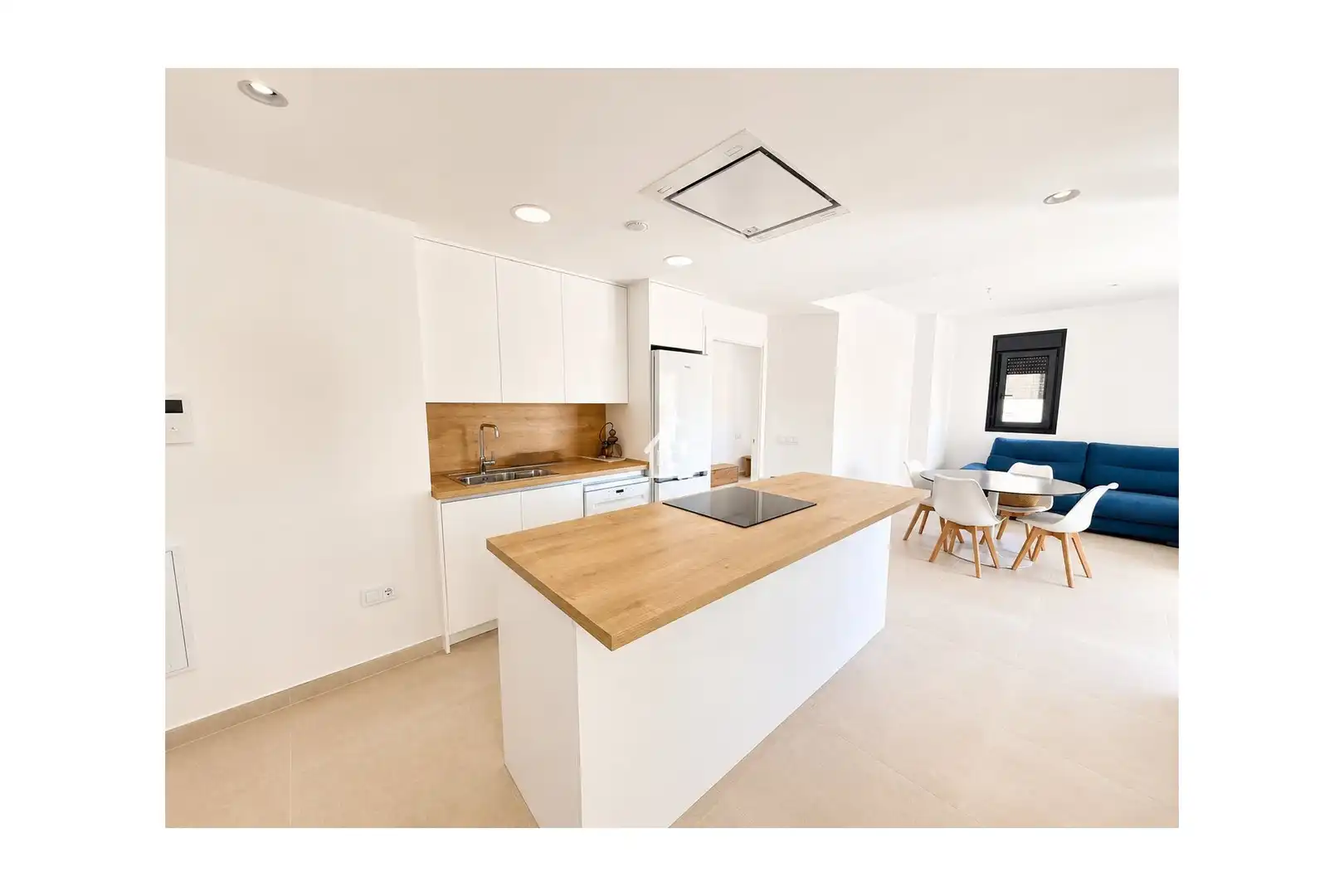 Cuina de Apartament de lloguer en San Pedro del Pinatar amb Aire condicionat, Jardí privat i Terrassa
