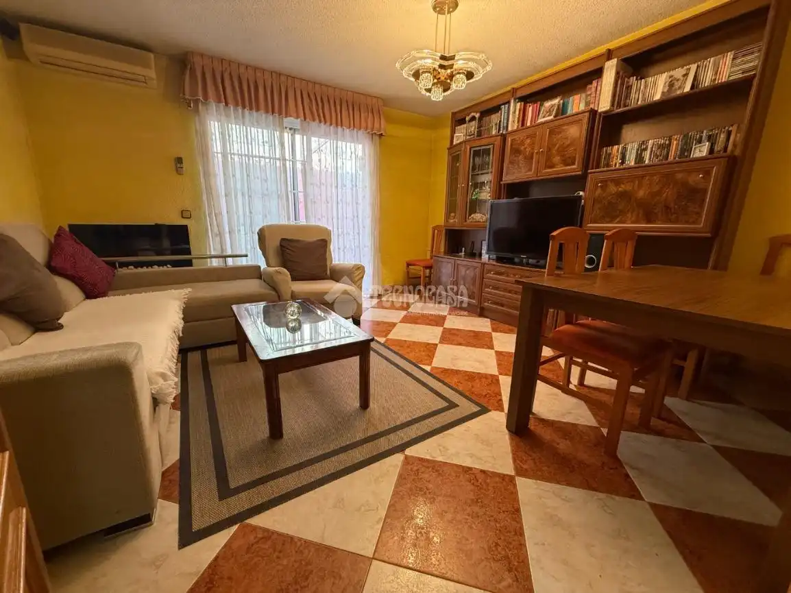 Casa aparellada en venda a Usera, imagen 2