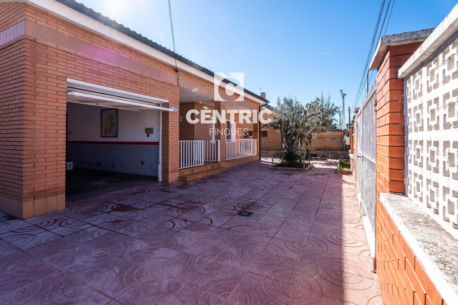 Vista exterior de Casa o chalet en venta en Rubí con Calefacción