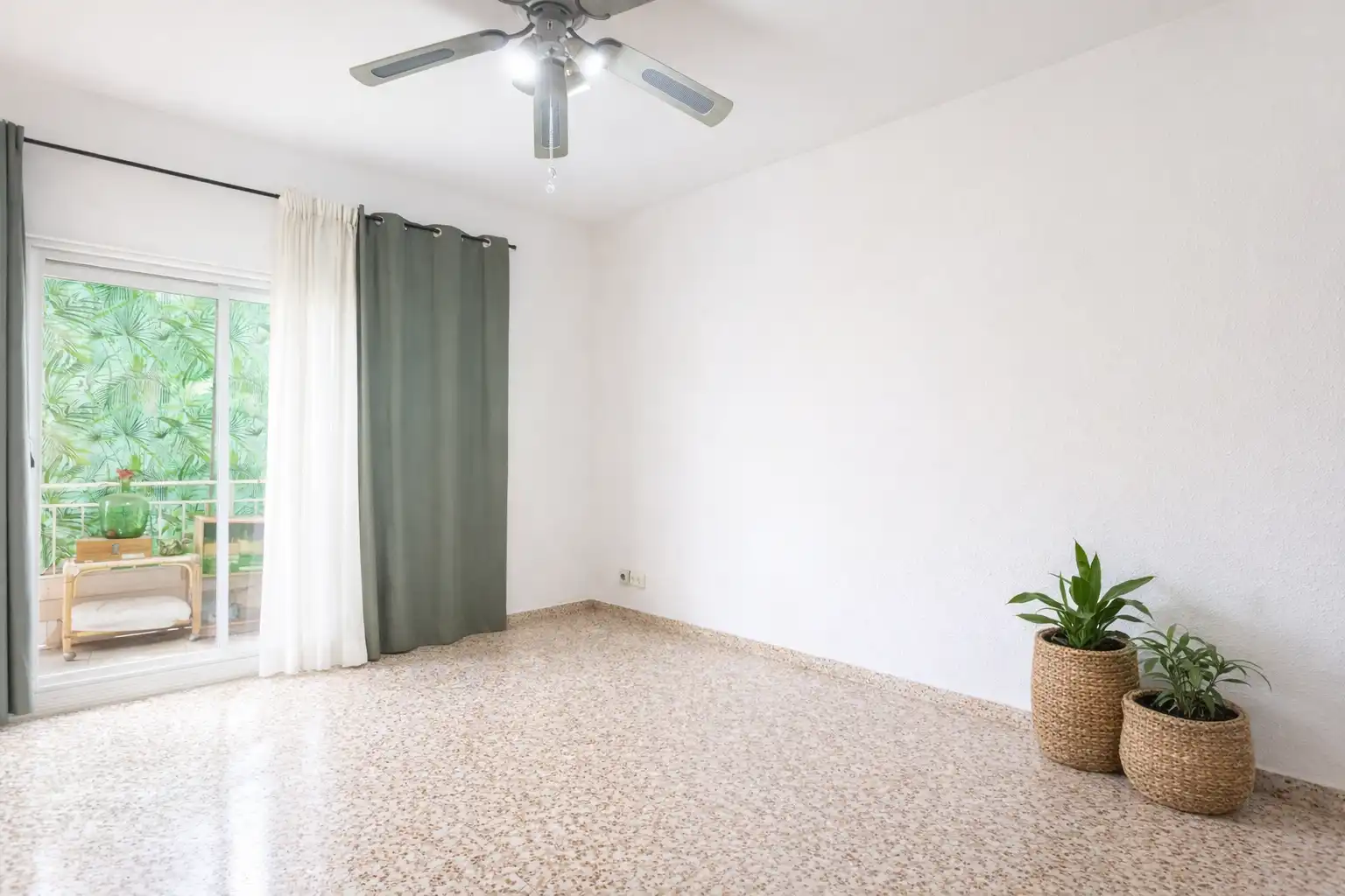 Habitación de Piso en venta en Castelldefels con Balcón