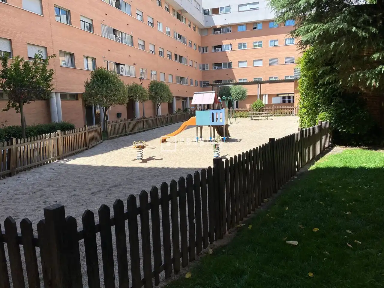 Parking of Flat for sale in  Madrid Capital  with Heating, Private garden and Parquet flooring