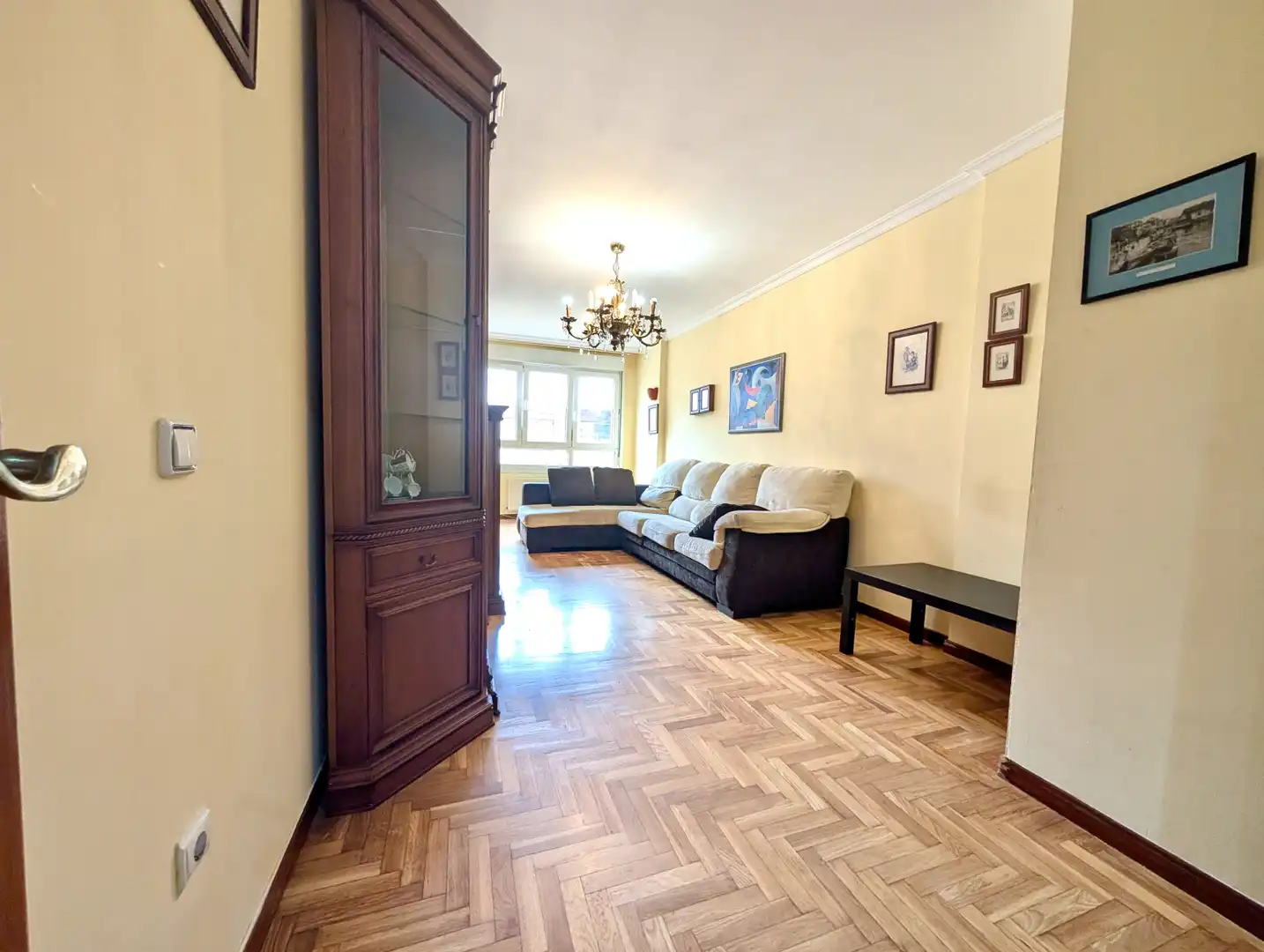 Sala d'estar de Pis de lloguer en Gijón  amb Calefacció
