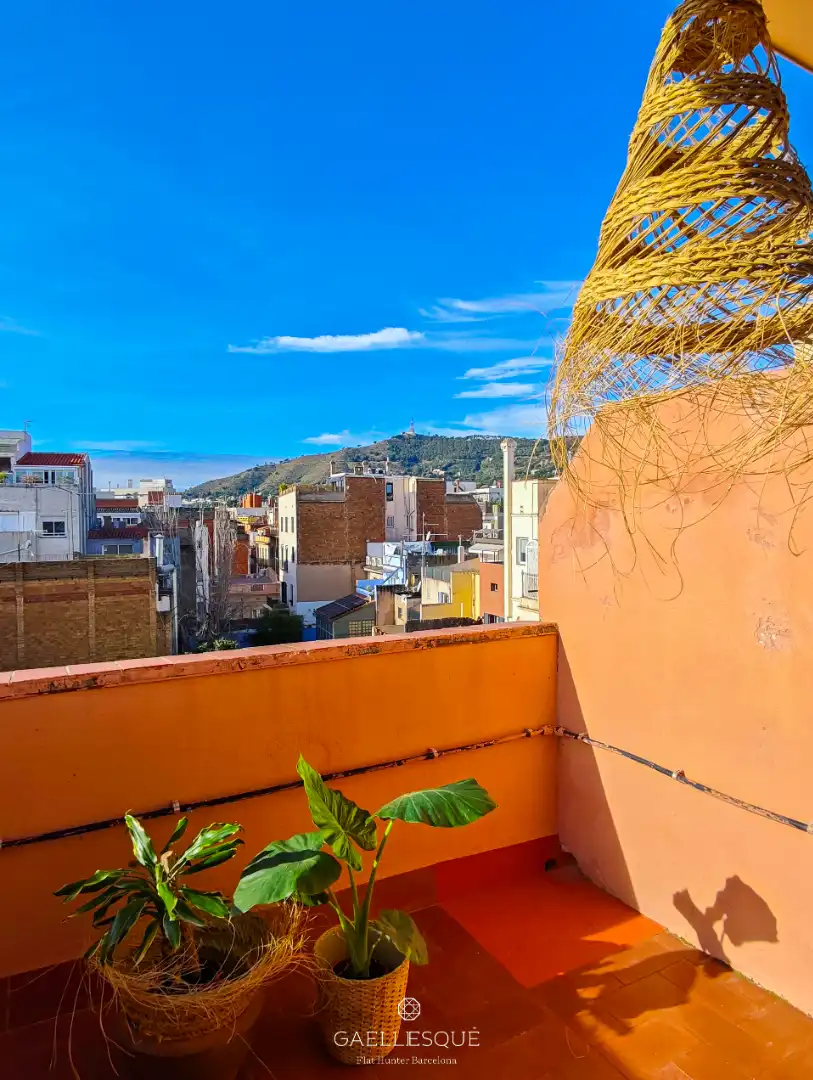 Vista exterior de Ático en venta en Barcelona con Calefacción, Parquet y Terraza